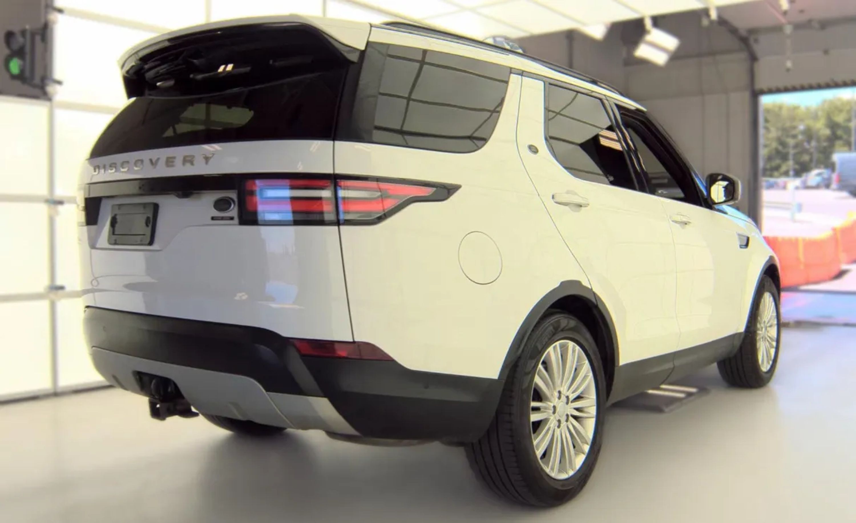 land rover discovery 2017 SALRHBBV8HA045142 image land rover discovery 2017 SALRHBBV8HA045142 image